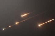 梦解大全伊朗以导弹齐射回应以色列的大规模袭击
