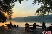 梦解大全“移动卧室”重塑旅行方式 “Z世代”爱上车轮上的家